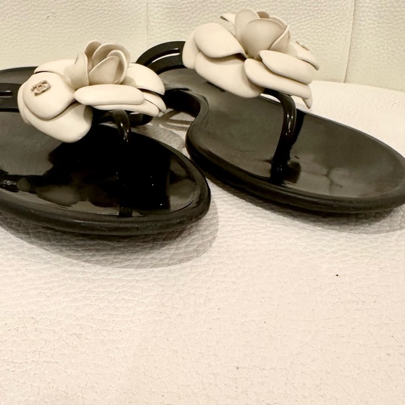 Chanel flip flops - Picture 4 of 8